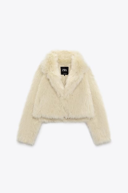 El pelo también puede ser minimalista y así lo demuestra este diseño firmado por Zara. Una compra que ejercerá de salvavidas en el día a día los próximos meses y aportará un extra de personalidad a los looks de noche.