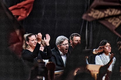 El líder de La Francia Insumisa (LFI) Jean-Luc Mélenchon en un  acto del partido el pasado 1 de julio en París.