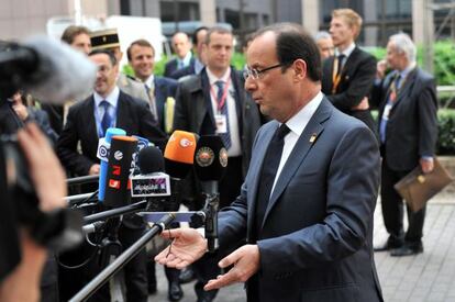 Hollande, a la entrada del Consejo esta mañana.