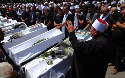 Funeral por las víctimas del ataque al campo de fútbol, este domingo en Majdal Shams.