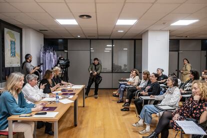 Reunión entre la alcaldesa Ana González y representantes del Consejo de Mujeres de Gijón.

