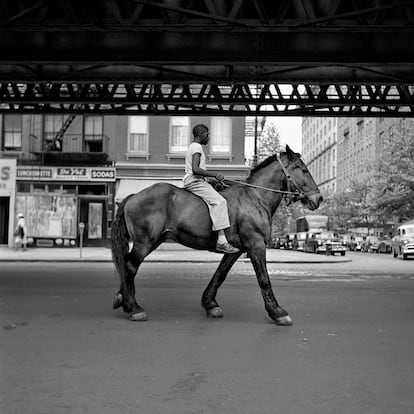 Así son las fotos de Vivian Maier, la niñera fotógrafa