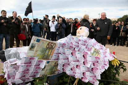 Protesta en Alcanar (Montsià, Cataluña) por la indemnización del caso Castor.