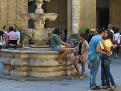 Estudiants al rectorat de la Universitat de Sevilla.