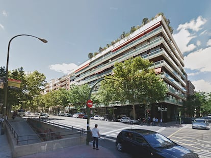 Fachada del edificio de José Abascal, 57.