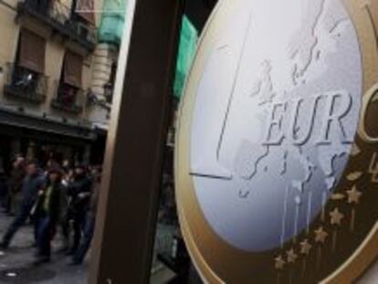 Signo del euro en una tienda de Madrid