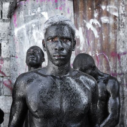 Representación de los negros cimarrones, esclavos rebeldes de Haití.