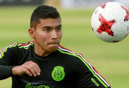 Pineda durante un entrenamiento con México