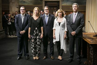 D'esquerra a dreta, Jordi Jané, Neus Munté, Artur Mas, Meritxell Borràs i Jordi Ciuraneta.