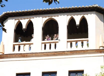 Visitantes, ayer en el Mirador Romántico de La Alhambra.