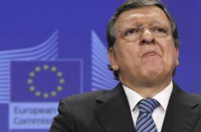 El presidente de la Comisin Europea, Jos Manuel Durao Barroso, da una rueda de prensa para anunciar un conjunto de medidas destinadas a que el sector europeo de la defensa y de la seguridad gane en competitividad en Bruselas (Blgica) hoy, mircoles 24 de julio de 2013.