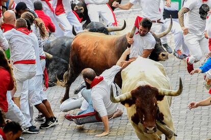 Los toros de la ganadería sevillana durante el octavo y último encierro de los Sanfermines 2018.