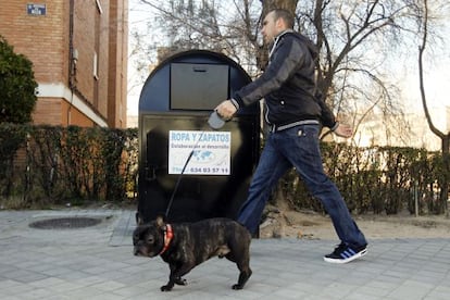 A used-clothes recycling bin in Madrid. 