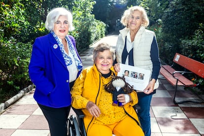 Paca Sahuquillo, Cristina Almeida y Manuela Carmena, en la Fundación San José, en Madrid.