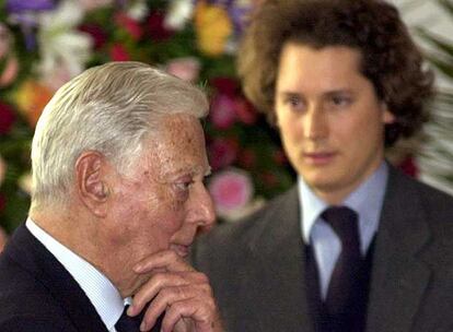 Gianni Agnelli junto a su nieto mayor, John Elkann.