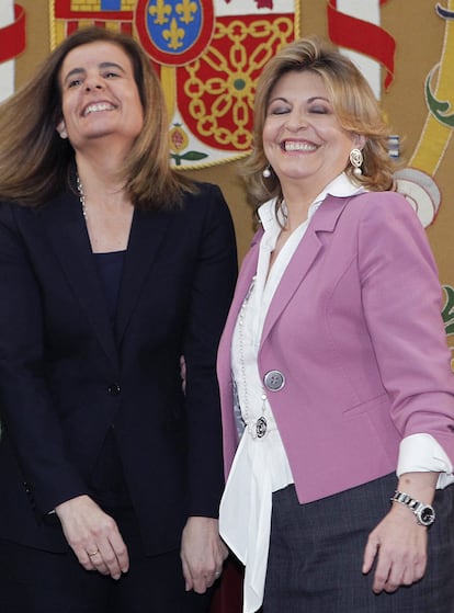 Fátima Báñez (i), con la nueva secretaria de Estado de Empleo.