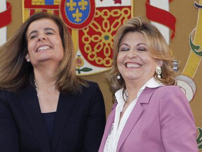 Fátima Báñez (i), con la nueva secretaria de Estado de Empleo.