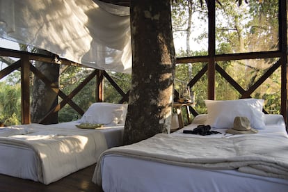 En las proximidades de Puerto Maldonado (Perú) se encuentra la 'Canopy Tree House', un lugar desde el que es posible avistar los más exóticos animales durante el día y escuchar el sonido de la selva por la noche.