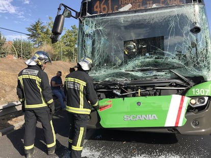Imagen del autobús implicado en el accidente de la A-42, a la altura de Getafe.