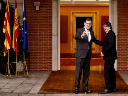 Mariano Rajoy, recibe a Carles Puigdemont en La Moncloa.