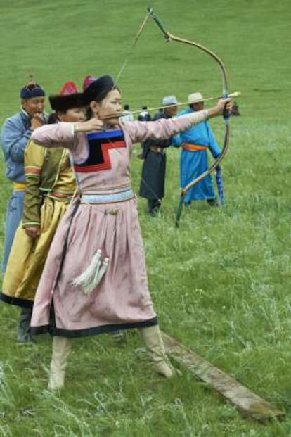 Tiro con arco en el festival de Naadam, en Mongolia.