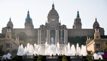 Façana principal del Museu Nacional d'Art de Catalunya, des de la plaça d'Espanya.