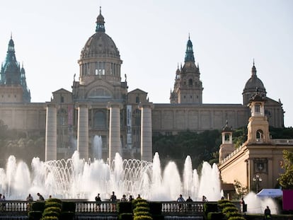Façana principal del Museu Nacional d'Art de Catalunya, des de la plaça d'Espanya.