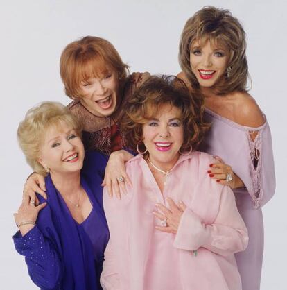 'These Old Broads' fue la película para televisión de 2001 que escribió Carrie Fisher y protagonizó su madre, Debbie Reynolds, junto a Shirley MacLaine, Joan Collins y Elizabeth Taylor.