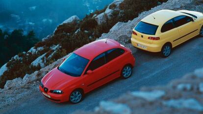 En la imagen, dos Seat Ibiza del 2002.