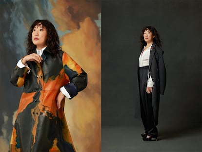 A la izda., Sandra Oh con camisa y abrigo de PACO RABANNE y anillo y pulseras de BVLGARI. A la dcha., chaqueta y pantalón de MAGDA BUTRYM, camisa de PRADA, collares y broches de VAN CLEEF & Arpels y zapatos de TAMARA MELLON.