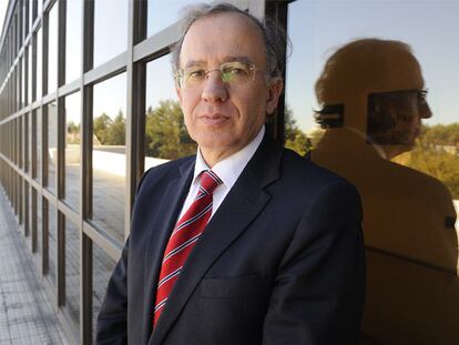 Guillermo Echenique posa en una de las terrazas de la sede de Presidencia.