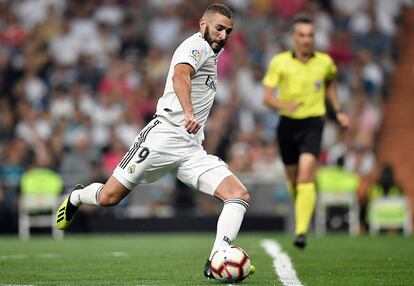 Karim Benzema, marca el tercer gol del Real Madrid.