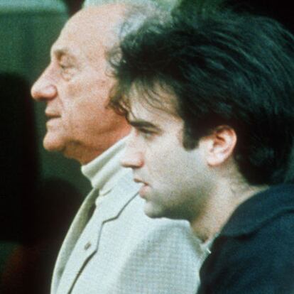 Daniel Hendler (primer plano) y Jorge D'Elía, en la película <i>El abrazo partido</i> (2004), dirigida por Daniel Burman.