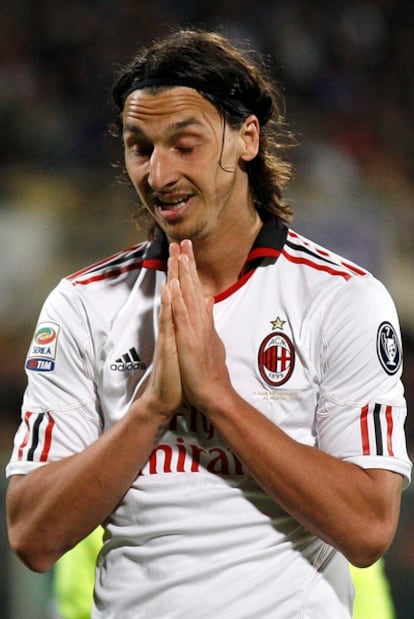 Zlatan Ibrahimovic, delantero sueco del Milan, durante el partido contra la Fiorentina, en el que fue expulsado por insultar a un juez de banda.