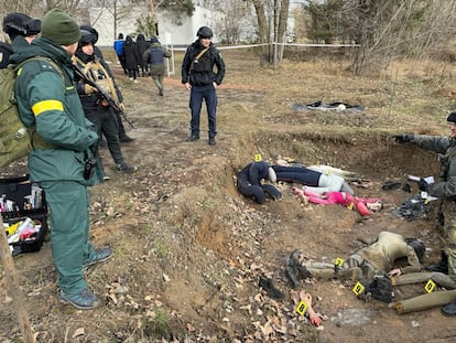 Dos tenientes de la Guardia Civil instruían el sábado en Ucrania a las fuerzas de seguridad de dicho país en la investigación de crímenes de guerra.