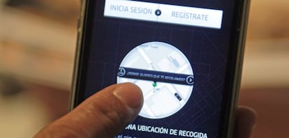 Un usuario utiliza la aplicaci&oacute;n Cabify.