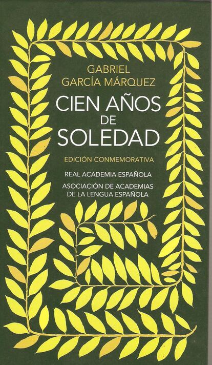 Desde que tuvo conciencia de ser un creador, García Márquez sintió la necesidad de escribir una novela (o un largo poema de la vida cotidiana) en la que cupieran, traspuestos por la imaginación y la poesía, los diversos personajes que conoció de niño en la casa de Aracataca, empezando por sus abuelos Nicolás Márquez Mejía y Tranquilina Iguarán Cotes, así como los hechos e historias que vivió, presenció o le contaron. Es por eso por lo que 'Cien años de soledad' tuvo el título de 'La casa' durante diecisiete años. La imagen original de la cual parte la novela lo persiguió desde la adolescencia, y fue el recuerdo constante de verse de la mano del abuelo, que lo llevaba por las calles de Aracataca a ver el circo, a ver las películas de Tom Mix, o a dar “la vueltecita” al atardecer. Pero si bien García Márquez escribió 'Cien años de soledad' para “volver” a esos instantes en que fue muy feliz con el abuelo, no es menos cierto que también “retornó” a los momentos de mayor zozobra: aquellas tardes en que la abuela lo sentaba en una silla de la sala y lo amordazaba con el terror de los muertos antepasados para que no siguiera preguntando y molestando. Esos momentos fueron probablemente los más fecundos para su vida de escritor, pues el niño Gabito, atónito ante los espíritus vivientes de la abuela, crecería y evolucionaría desde su primer cuento, 'La tercera resignación', hasta 'Cien años de soledad', donde, con el nombre de Melquíades, llega a ser el mago, el profeta y el poeta que escribe la novela en sánscrito dentro de la novela, logrando la reconciliación de vivos y muertos y la fusión completa de sus dos mundos. Pero para hacer el viaje literario a su origen, el autor tuvo que partir desde más atrás: desde los tiempos juveniles de sus abuelos en Riohacha, donde Nicolás Márquez fue un joven platero convertido en el esposo de su prima hermana Tranquilina Iguarán; desde Barrancas, donde el abuelo participó en la guerra de los Mil Días, y donde, años después, mató en un duelo a su copartidario Medardo Pacheco, lo que obligó a los Márquez Iguarán a emprender un éxodo de dos años que los llevó hasta Aracataca, pasando por Riohacha, Santa Marta y Ciénaga. Pero aún tuvo que partir desde más allá: desde los tiempos de la conquista y la colonia, cuando Francisco Drake asaltó a Riohacha, con consecuencias tan diversas y duraderas, que siglos después dos primos hermanos, José Arcadio Buendía y Úrsula Iguarán, terminaron por toparse frente al altar, lo mismo que los abuelos del escritor. Así pues, Macondo, donde el mundo era tan reciente que las cosas carecían de nombre y para mencionarlas había que señalarlas con el dedo, es el pueblo mítico imaginado a partir de la Aracataca natal del escritor; la casa de los Buendía es el trasunto novelesco de la casa de los abuelos, donde Gabito nació y vivió hasta los 11 años; el coronel Aureliano Buendía es la síntesis ficticia del general Rafael Uribe Uribe y del coronel Nicolás Márquez Mejía; la guerra civil de los Mil Días entre liberales y conservadores (1899-1902) es el modelo histórico de las guerras civiles del coronel Aureliano Buendía; la explotación y los desmanes de la United Fruit Company en el Gran Magdalena son los mismos de la compañía bananera de Macondo, incluyendo la matanza de los trabajadores huelguistas en Ciénaga, en diciembre de 1928; y los pescaditos de oro que fabrica el coronel Aureliano Buendía en su soledad son los mismos que el nieto le vio hacer al abuelo Nicolás en su taller de Aracataca.