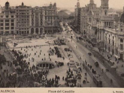 Imagen del libro 'La plaza del Ayuntamiento, 1890-1962', donde aparece la 'tortada´ del arquitecto municipal Javier Goerlich, del coleccionista José Huguet.