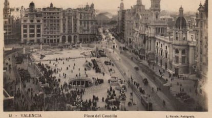 Imagen del libro 'La plaza del Ayuntamiento, 1890-1962', donde aparece la 'tortada´ del arquitecto municipal Javier Goerlich, del coleccionista José Huguet.
