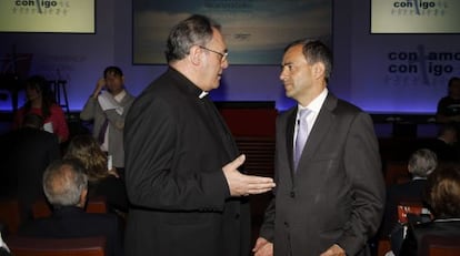 El portavoz de la Conferencia Episcopal, Jos&eacute; Mar&iacute;a Gil Tamayo (izquierda), con el vicesecretario econ&oacute;mico, Fernando Gim&eacute;nez.