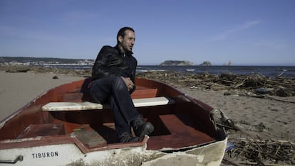 Adrià Pujol és un admirable contemplador de la conducta quotidiana de la gent.