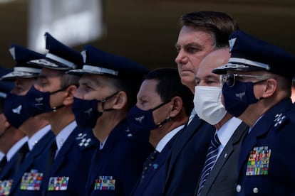 Sem máscara, o presidente Jair Bolsonaro participa de evento em comemoração aos 80 anos da Aeronáutica, na quarta passada.
