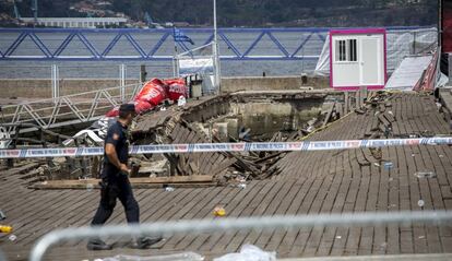 Parte del muelle colapsado en Vigo durante un concierto la medianoche del 12 de agosto.