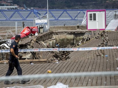 Parte del muelle colapsado en Vigo durante un concierto la medianoche del 12 de agosto.
