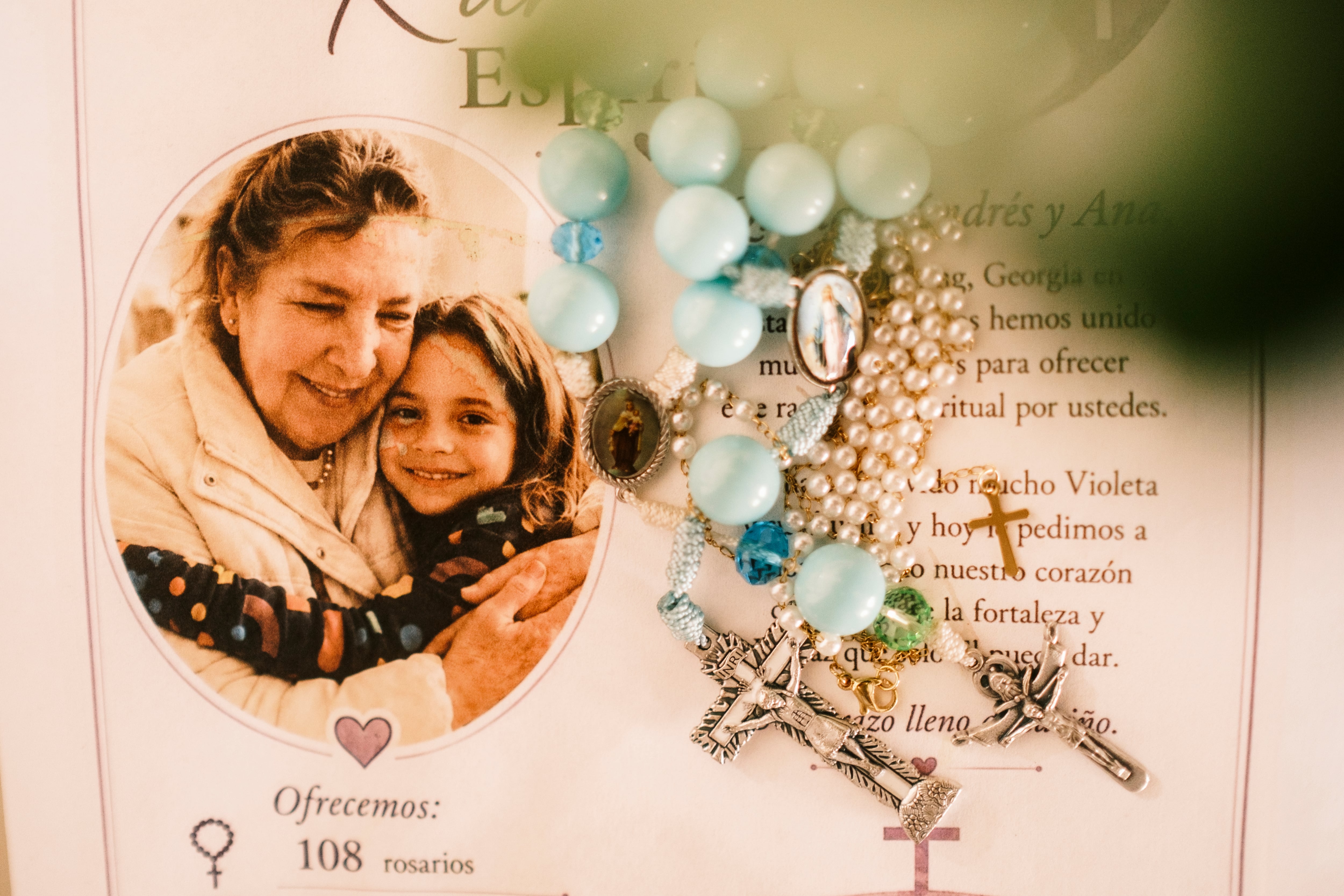 Recordatorio de Violeta Guerrero y su abuela, Amparo Jaramillo.