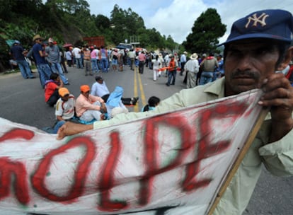 Partidarios de Zelaya, durante una manifestación en apoyo al presidente depuesto en Tegucigalpa.