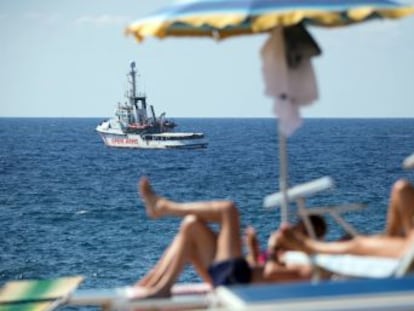 El barco de la ONG española ha aguantado casi tres semanas en el mar tras rescatar a 124 personas el 1 de agosto y a otras 39 diez días después