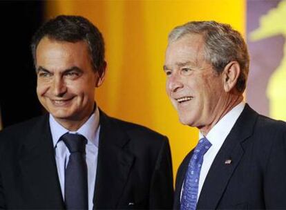 El presidente de España, José Luis Rodríguez Zapatero, con el presidente de Estados Unidos, George W. Bush.