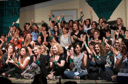 Actrices argentinas en la rueda de prensa para acompañar a Thelma Fardín.