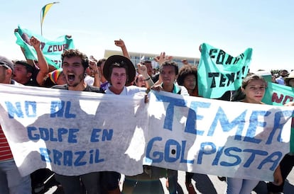 Manifestantes contra o impeachment, em Brasília.